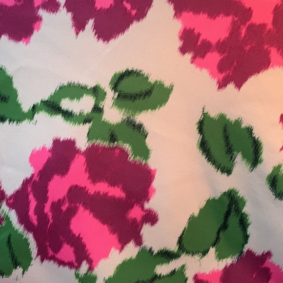 Zara Creamy Pink Floral / Green Leaf Abstract Zip Back Stretchy Medium Blouse - Picture 3 of 5